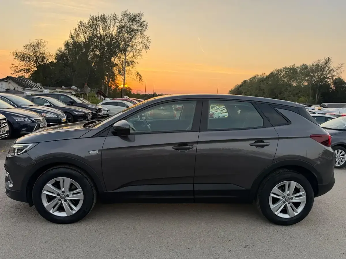 Used Vauxhall Grandland X S 130 HP (95 kW) 2018 Grey SUV