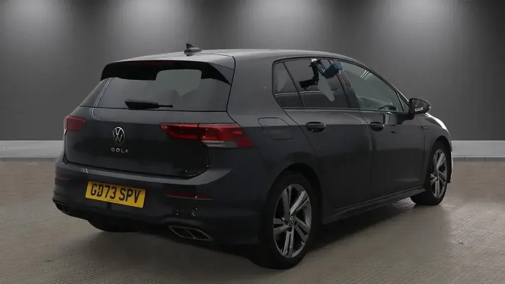 Begagnad VW Golf VIII R-line 130 HK (95 kW) 2024 Grå Halvkombi