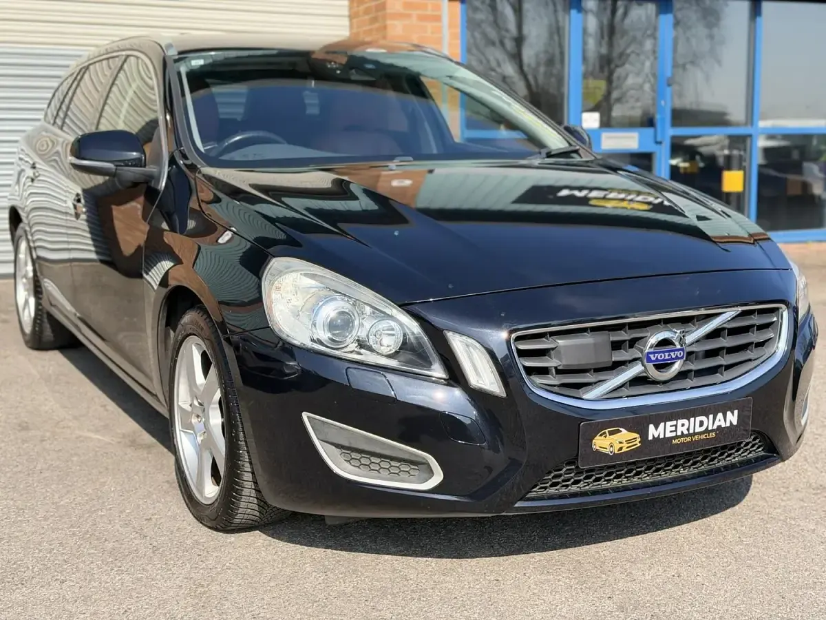 Used Volvo V60 SE Lux 180 HP (132 kW) 2011 Black Estate