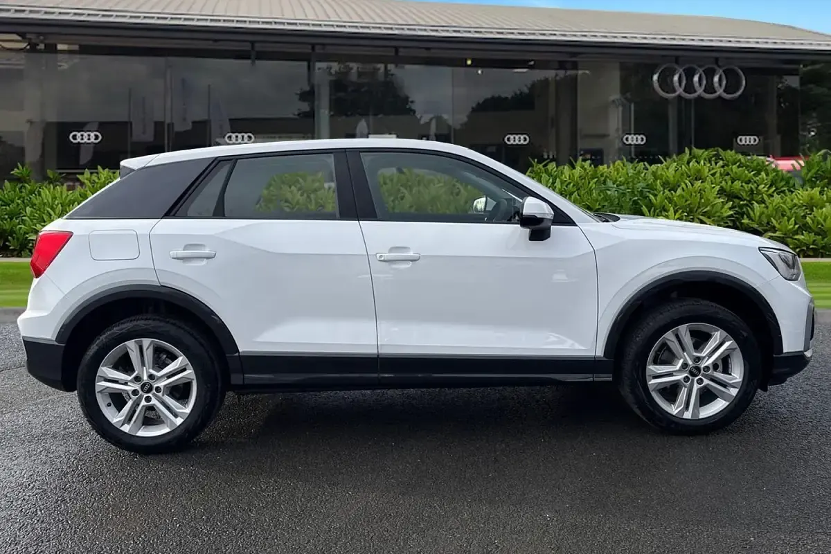 Usado Audi Q2 Sport 116 CV (85 kW) 2026 Blanco SUV