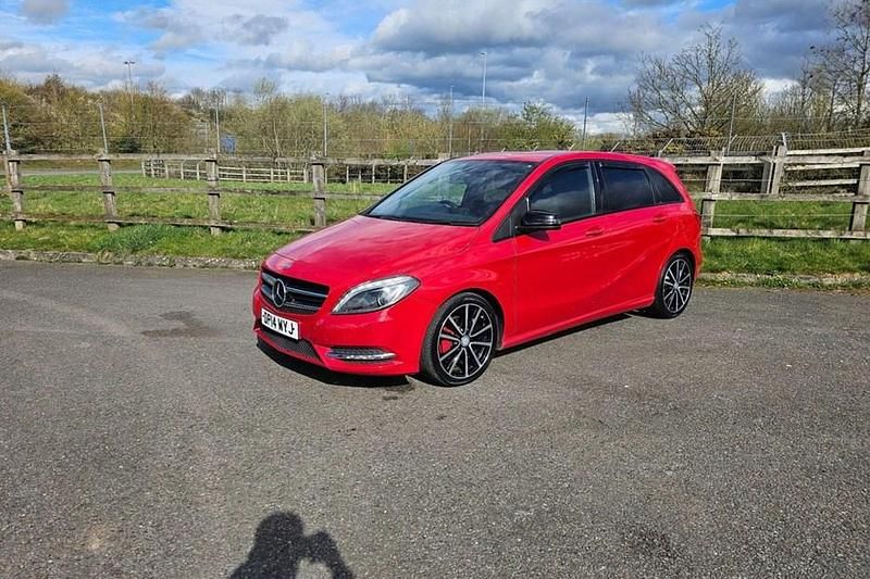 Used Mercedes B180 2014 Red MPV