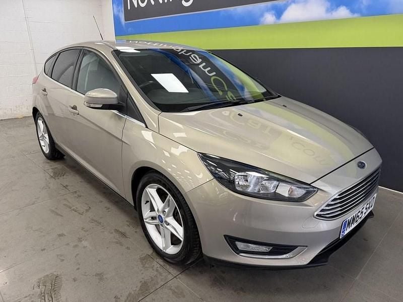 Used Ford Focus Titanium 120 HP (88 kW) 2015 Silver Hatchback