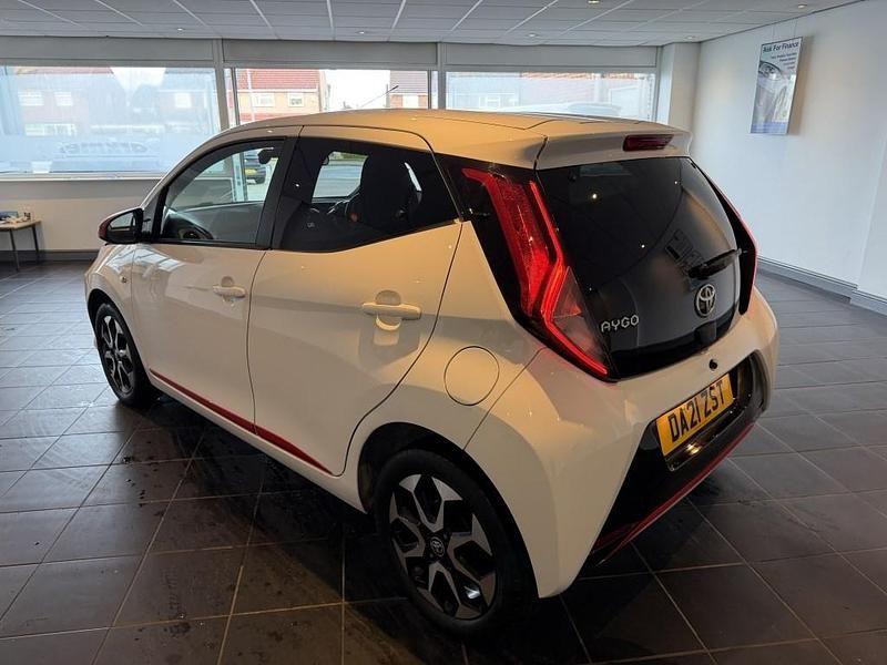 Used Toyota Aygo Trend 72 HP (52 kW) 2021 White Hatchback