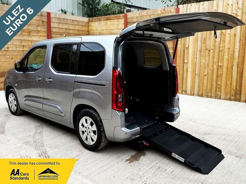 Grey Used 2022 Vauxhall Combo MPV | £16,901 (Expensive) - Image 1/4