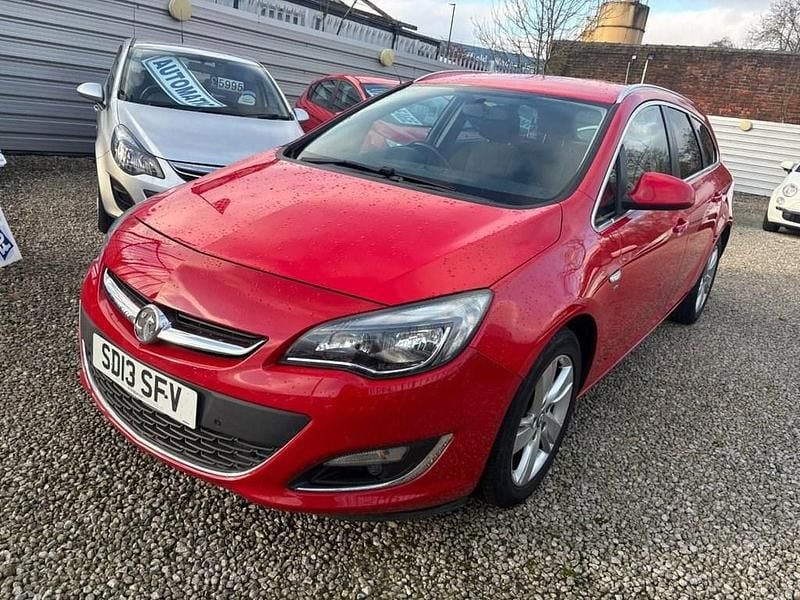 Used Vauxhall Astra SRi 165 HP (121 kW) 2013 Red Estate