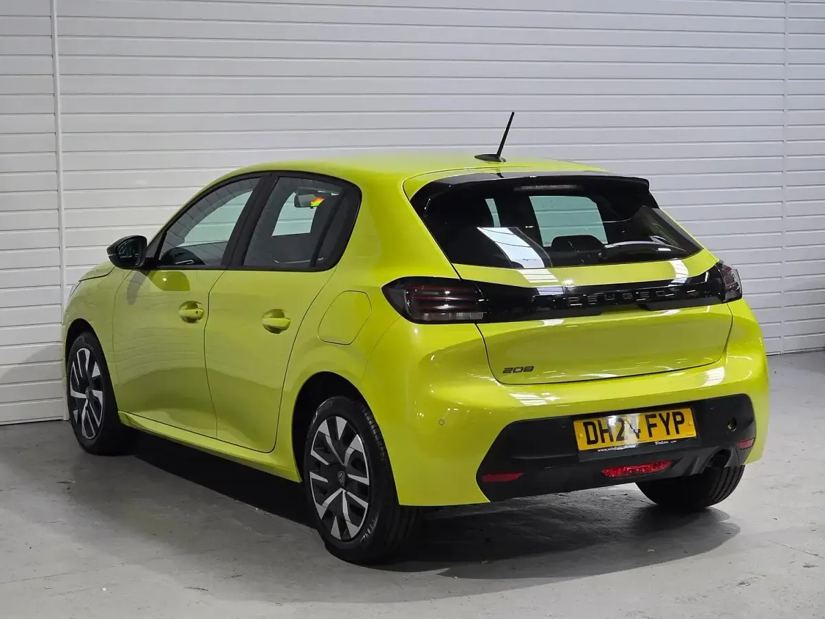 Used Peugeot 208 Active 75 HP (55 kW) 2024 Yellow Hatchback