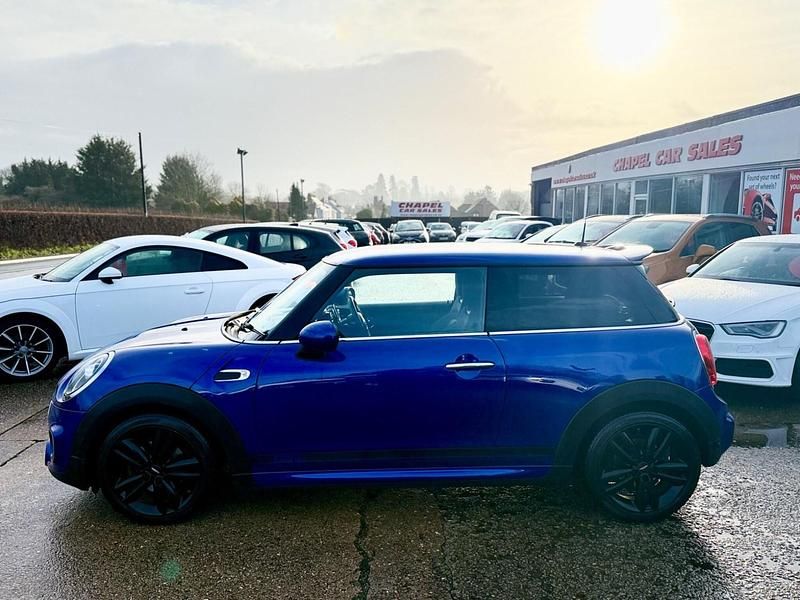 Begagnad Mini ONE Hatch 2018 Blå Halvkombi