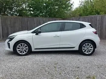 Used Renault Clio Evolution 90 HP (66 kW) 2025 White Hatchback