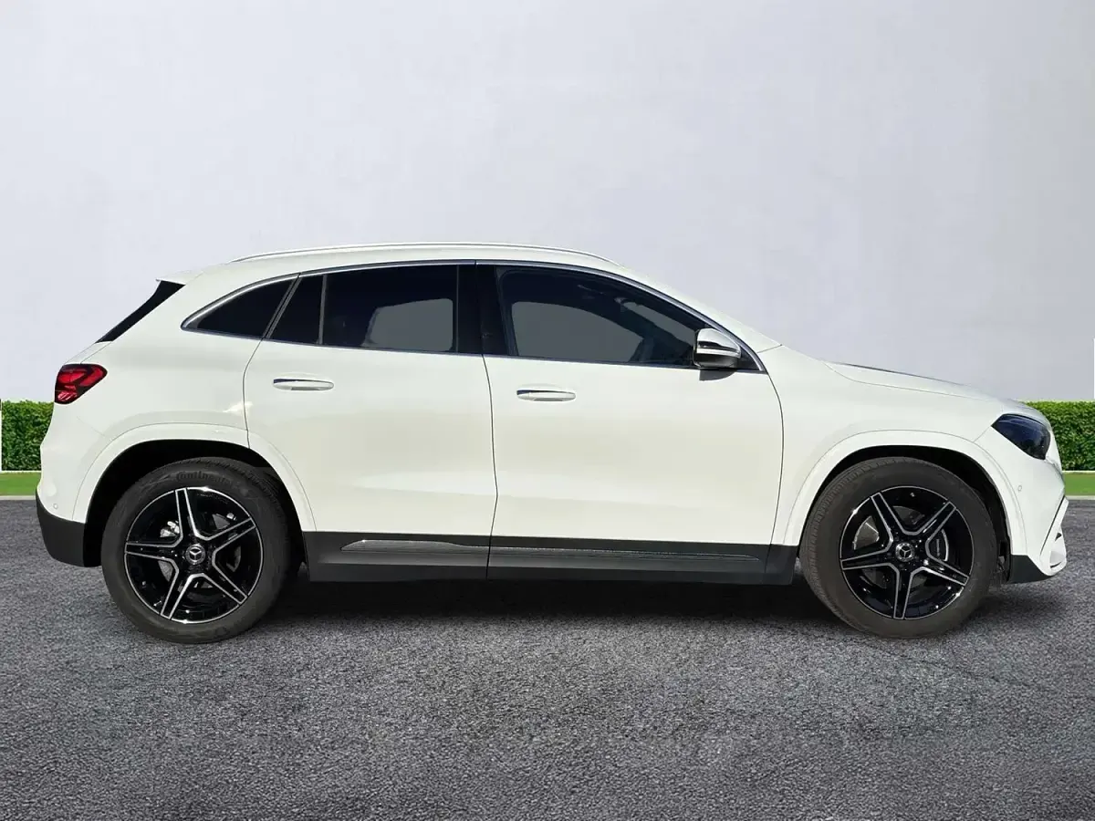 Used Mercedes GLA200 Executive 163 HP (119 kW) 2025 White SUV
