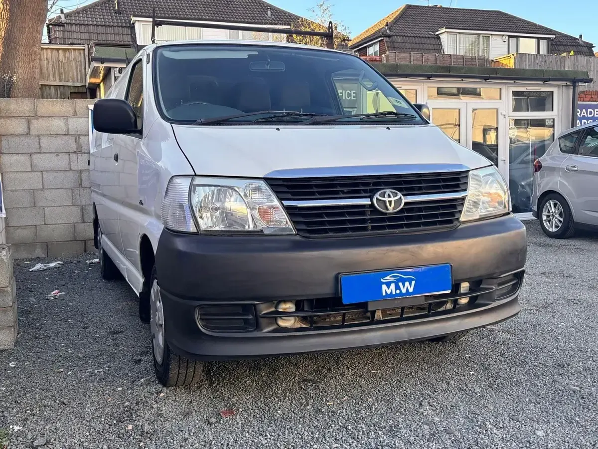 Used Toyota HiAce H1 120 HP (88 kW) 2010 White Van