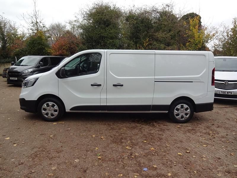 New Renault Trafic 128 HP (94 kW) 2025 White MPV