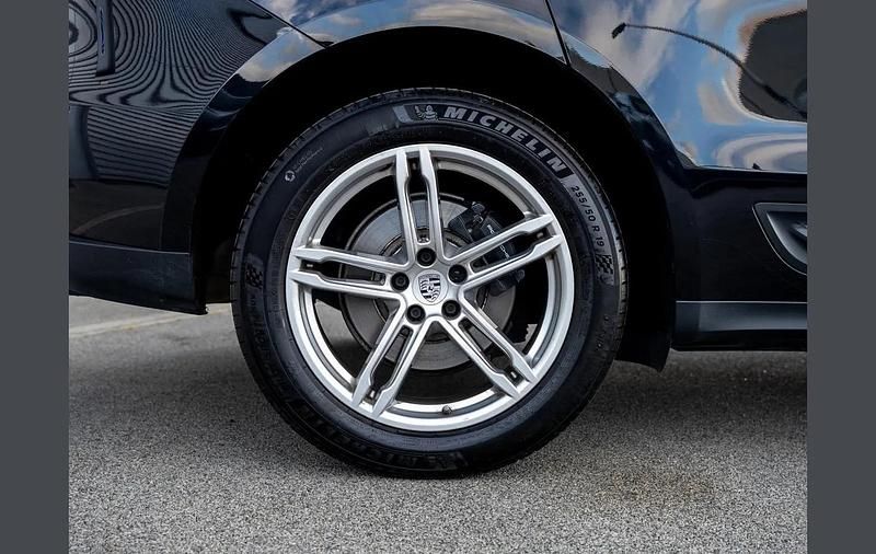 Used Porsche Macan 261 HP (191 kW) 2022 Black SUV