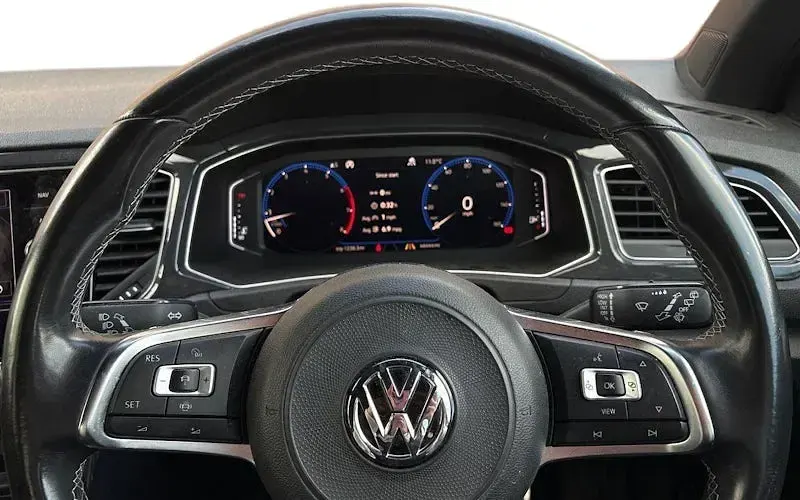 Used VW T-Roc R-line 150 HP (110 kW) 2018 Yellow SUV