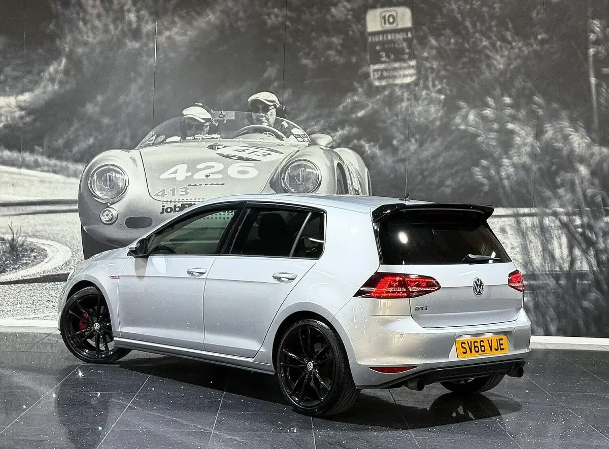 Used VW Golf VII GTI 216 HP (158 kW) 2016 Silver Hatchback