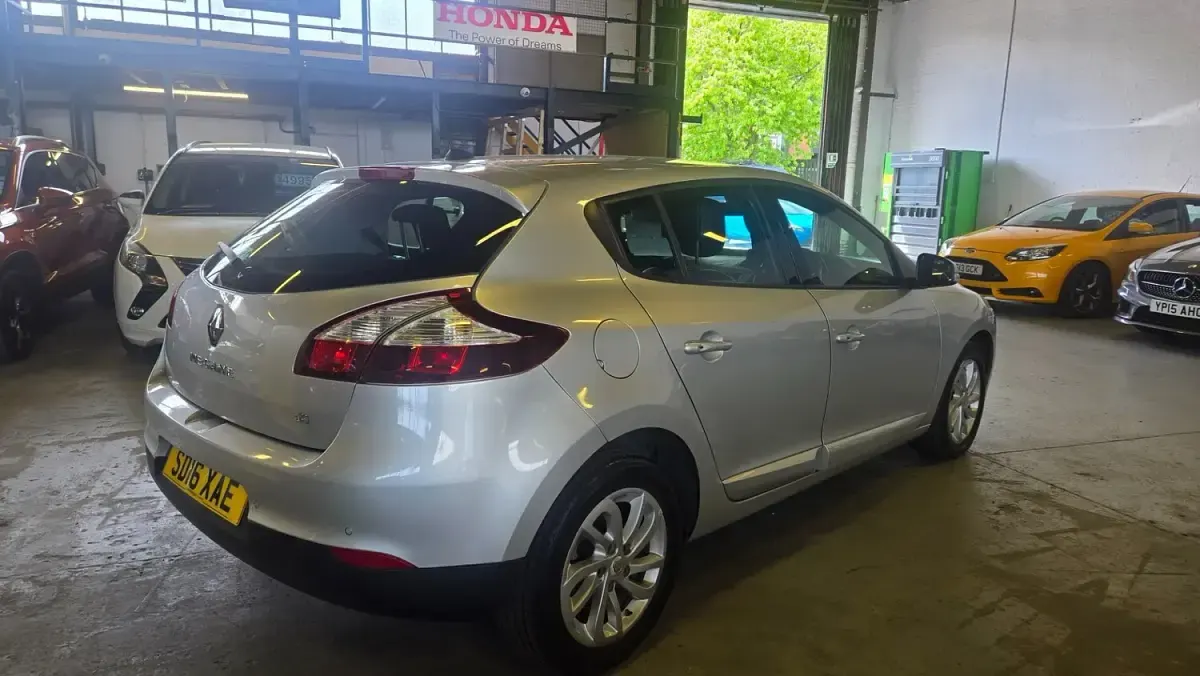 Used Renault Mégane Dynamique 110 HP (80 kW) 2016 Silver Hatchback
