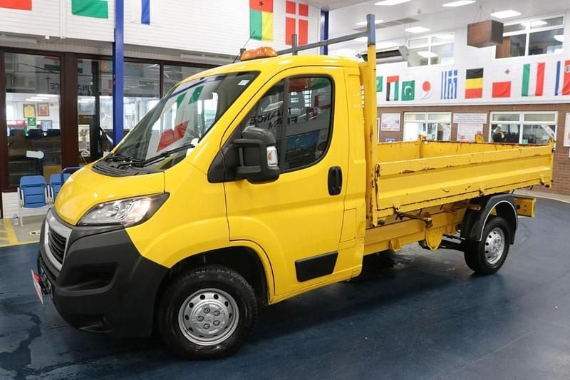 Used Peugeot Boxer 130 HP (95 kW) 2018 Yellow Van