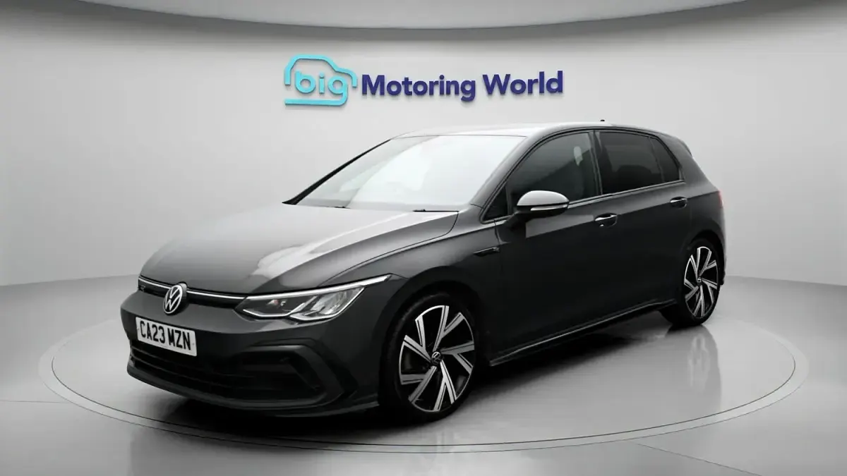 Usado VW Golf VIII R-line 150 CV (110 kW) 2023 Gris Utilitario