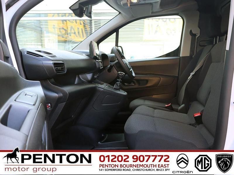 Used Citroën Berlingo 101 HP (74 kW) 2024 White MPV