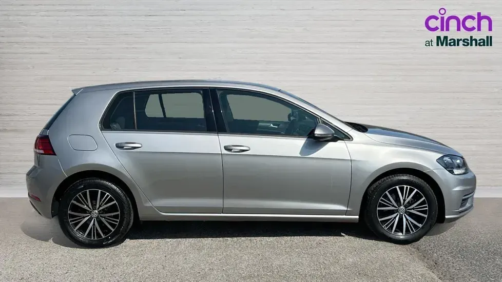 Used VW Golf VII SE 115 HP (84 kW) 2018 Tungsten silver metallic