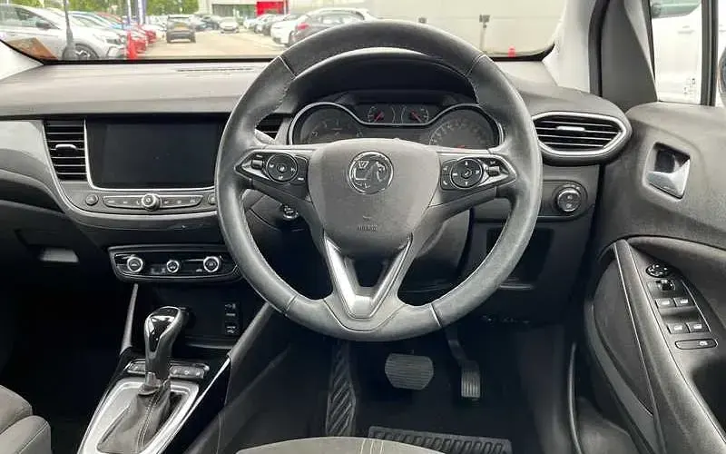 Used Vauxhall Crossland Ultimate 131 HP (96 kW) 2023 White SUV