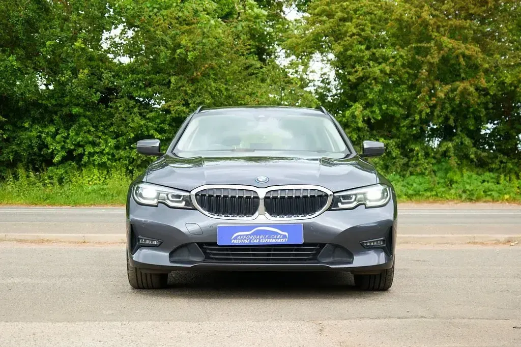 Used BMW 330e Comfort Edition 292 HP (214 kW) 2022 Grey Estate