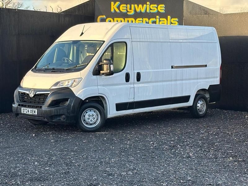 White Used 2024 Vauxhall Movano MPV | £17,990 (Fair price) - Image 1/2