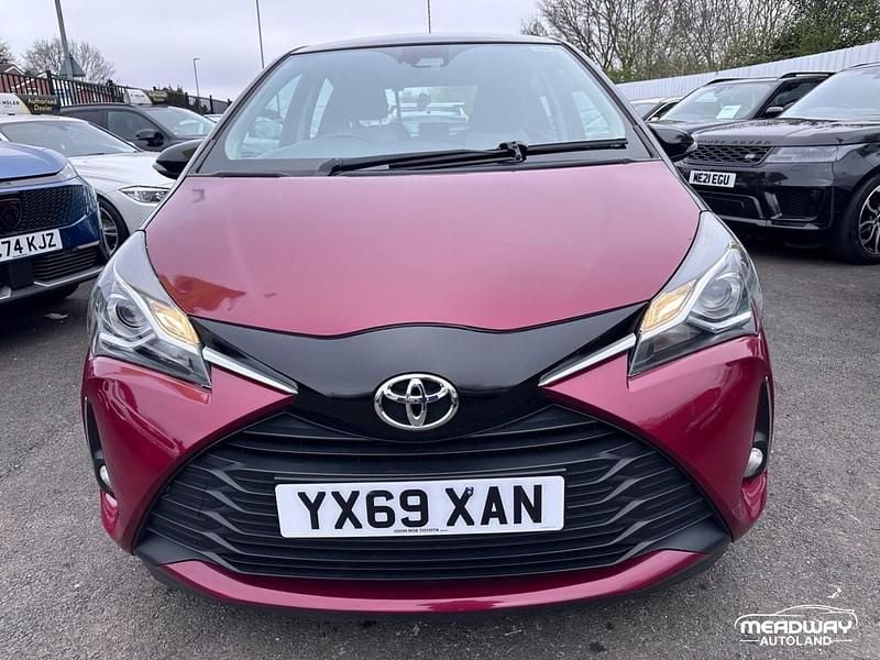 Used Toyota Yaris 107 HP (78 kW) 2019 Red Hatchback