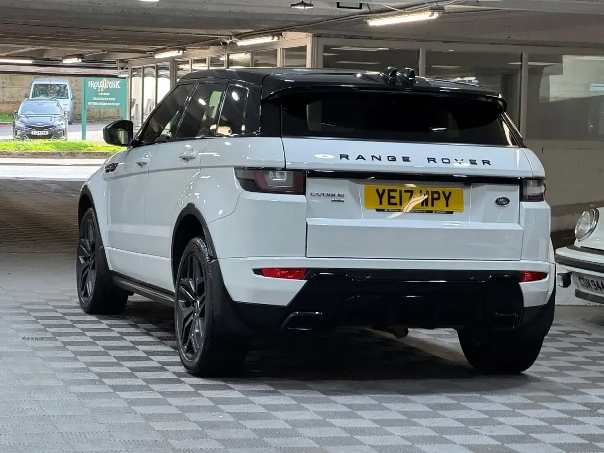 Used Land Rover Range Rover evoque HSE Dynamic 2017 White Estate