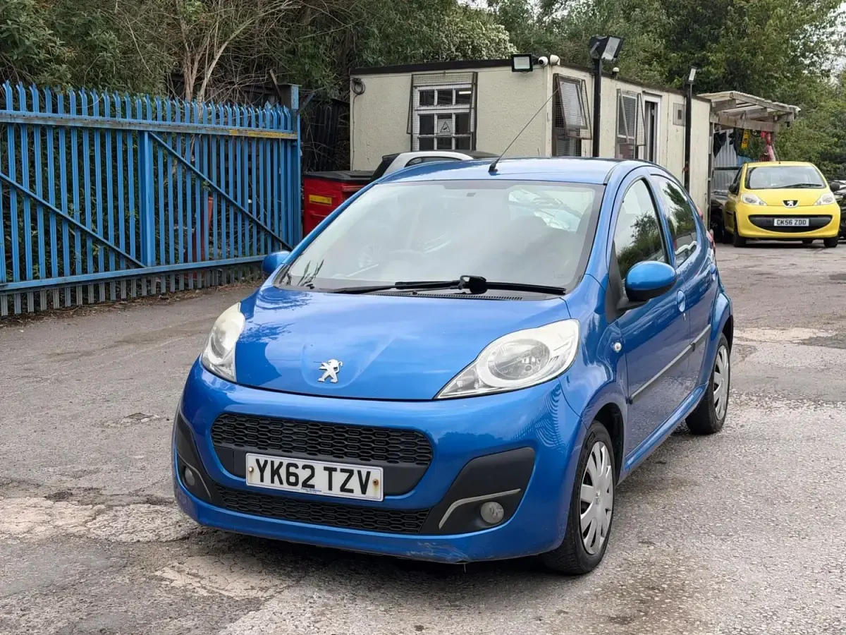 Second-hand Peugeot 107 Active 68 CP (50 kW) 2013 Albastru Hatchback