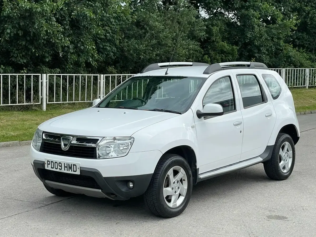 Used Dacia Duster Lauréate 2013 White SUV