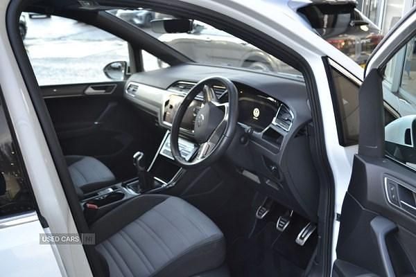 Used VW Touran R-line 150 HP (110 kW) 2022 White MPV