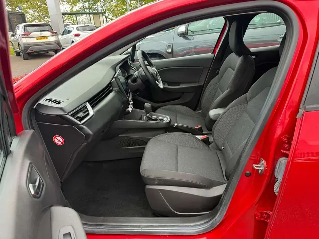 Używany Renault Clio V Evolution 143 KM (105 kW) 2023 Czerwony Hatchback