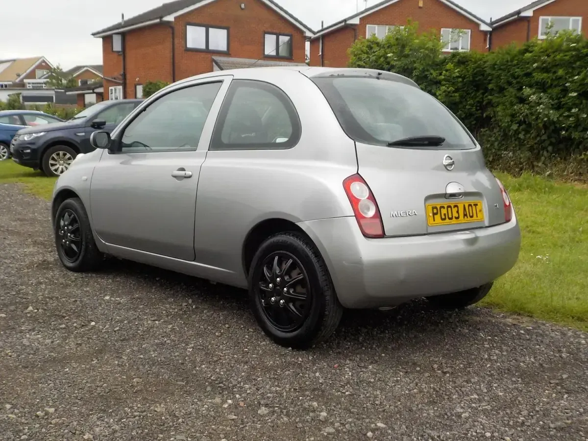 Used Nissan Micra SE 80 HP (58 kW) 2003 Silver Hatchback