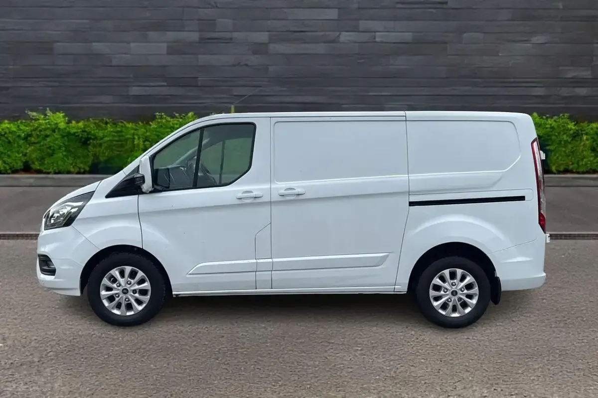 Used Ford Transit Custom Limited 128 HP (94 kW) 2021 White Sedan
