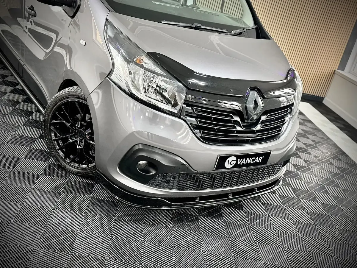 Used Renault Trafic 2017 Grey MPV
