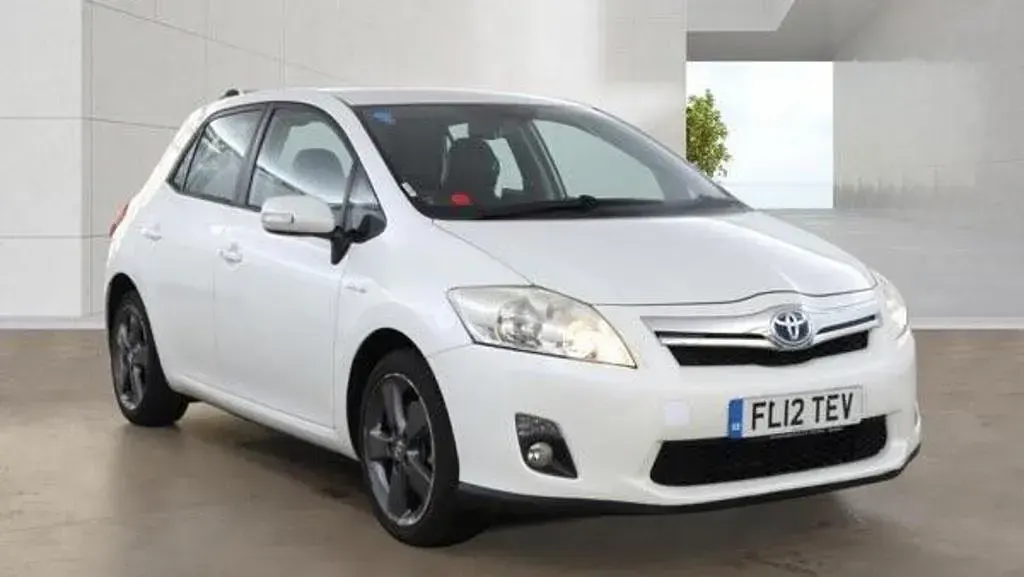 Used Toyota Auris Hybrid 2012 White Hatchback