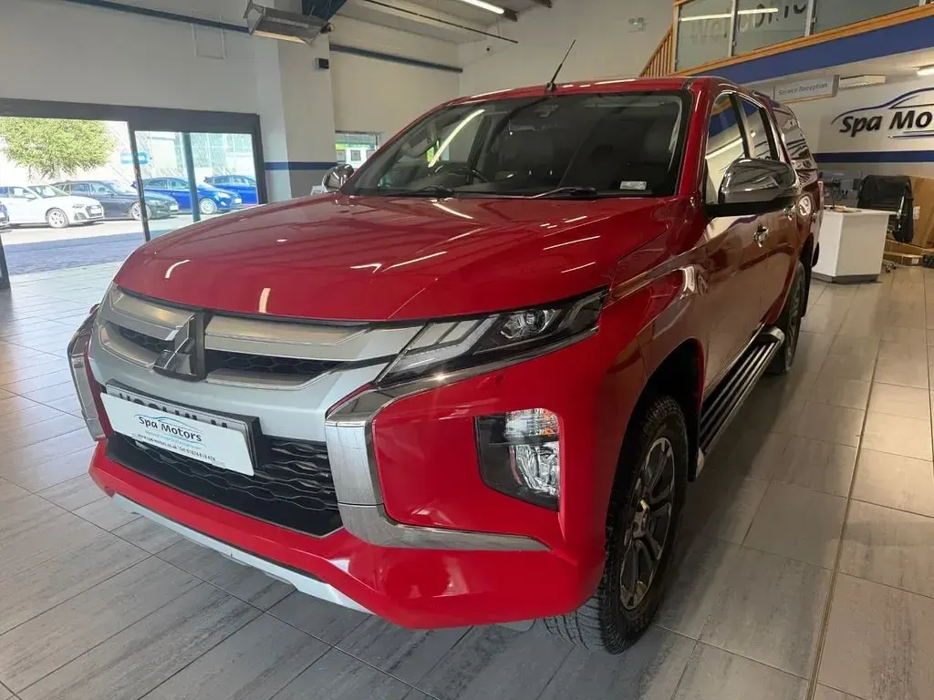 Used Mitsubishi L200 150 HP (110 kW) 2021 Red Pickup
