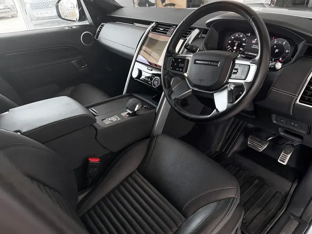 Used Land Rover Discovery SE Dynamic 300 HP (220 kW) 2023 Silver SUV