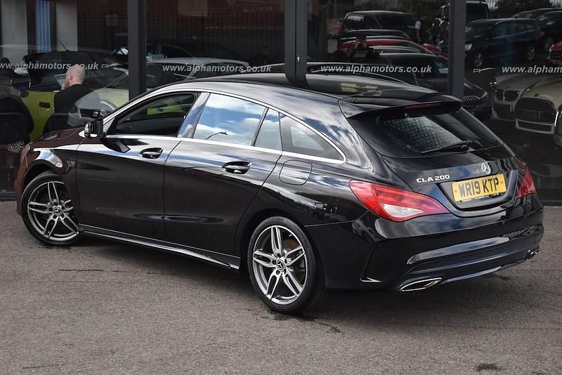 Begagnad Mercedes CLA200 AMG line 2019 Svart Kombi