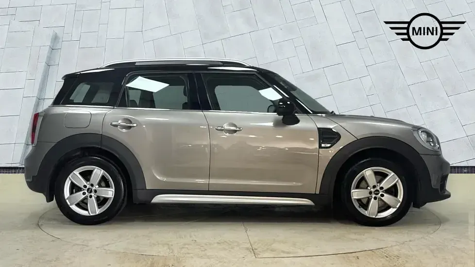 Used Mini Cooper Countryman Classic 134 HP (98 kW) 2019 Silver SUV