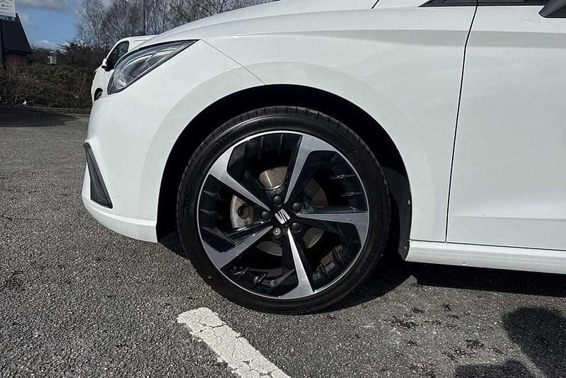 Used Seat Ibiza FR Sport 108 HP (79 kW) 2023 White Hatchback