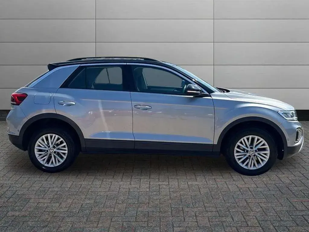 Used VW T-Roc Life 108 HP (79 kW) 2023 Silver SUV