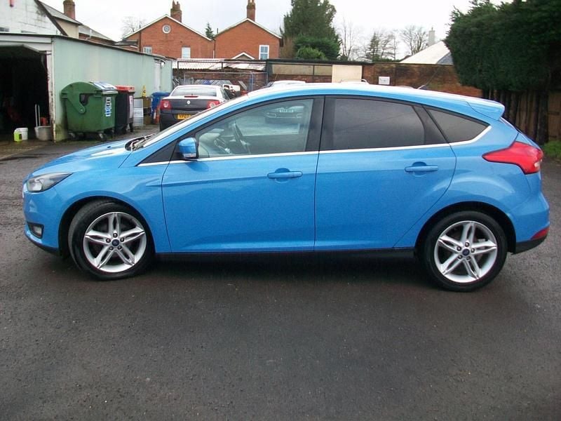 Used Ford Focus Zetec 2017 Blue Hatchback