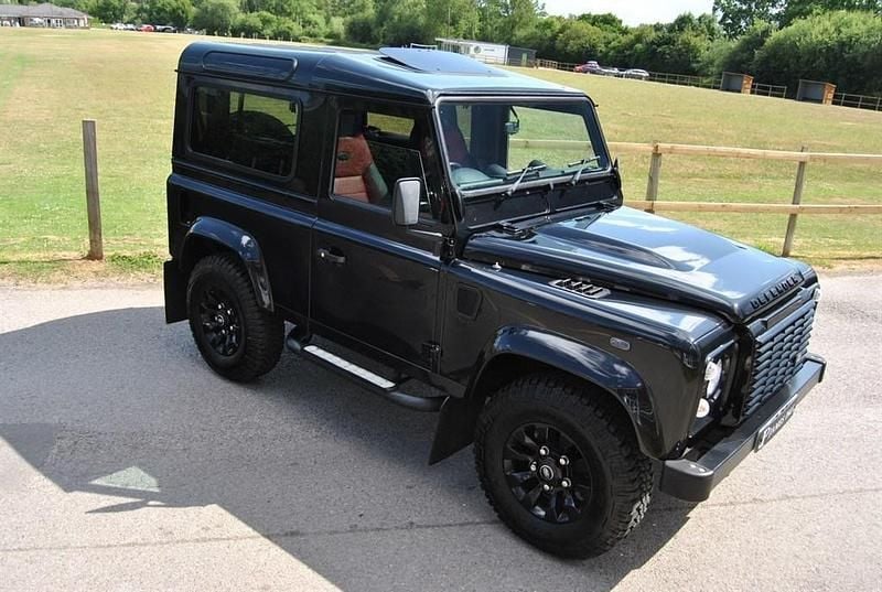 Used Land Rover Defender 122 HP (89 kW) 2015 Santorini black SUV