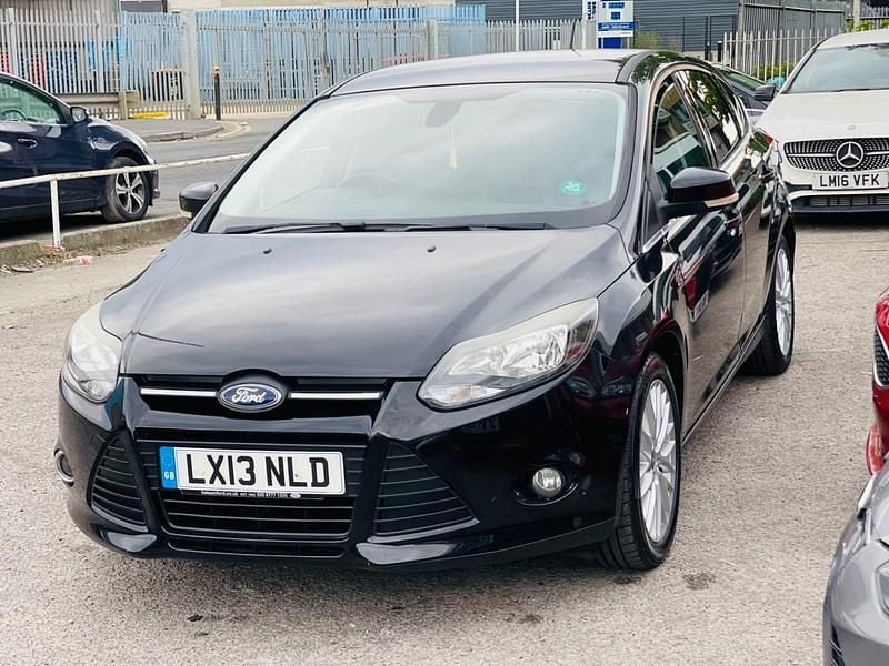 Usado Ford Focus Zetec 125 HP (91 kW) 2013 Preto Citadino