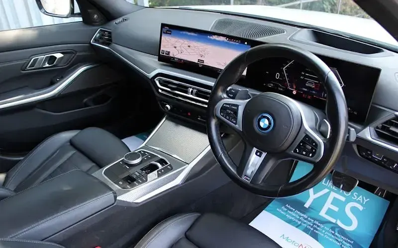 Used BMW 330e M Sport 292 HP (214 kW) 2023 White Estate