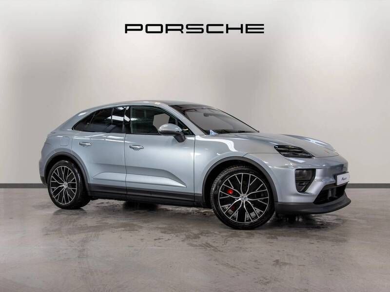 Dolomite silver metallic New 2024 Porsche Macan SUV | £72,900 - Image 1/4