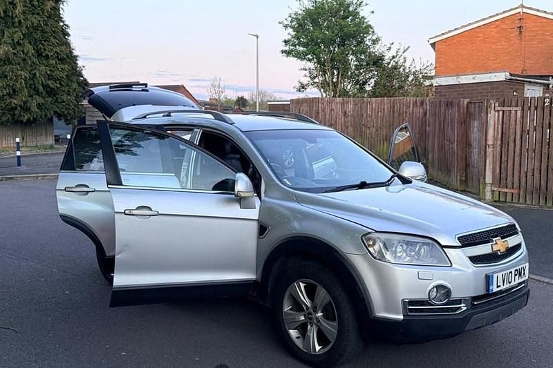 Used Chevrolet Captiva LTZ 2010 Silver SUV