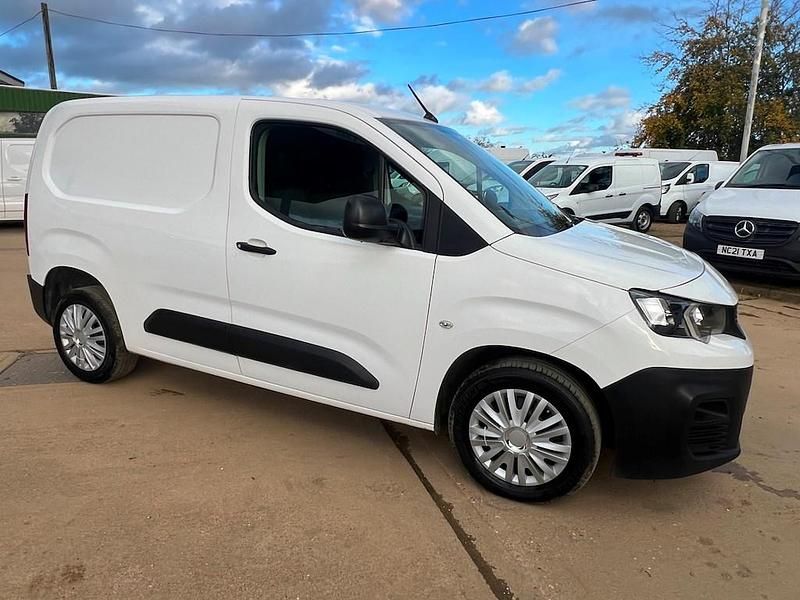 Used Peugeot Partner 131 HP (96 kW) 2020 White MPV