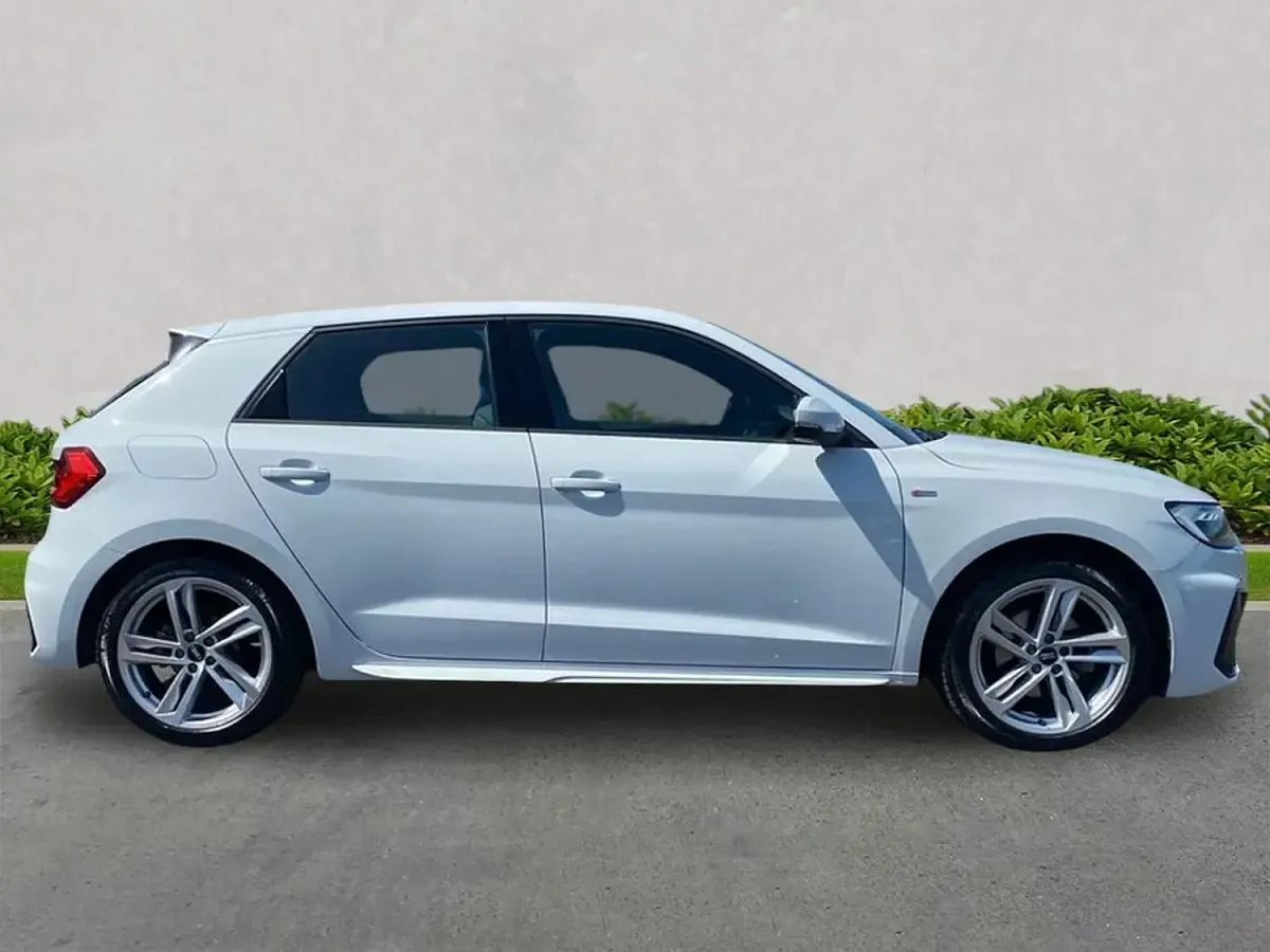 Usado Audi A1 Sportback S-Line 150 HP (110 kW) 2023 Branco Citadino